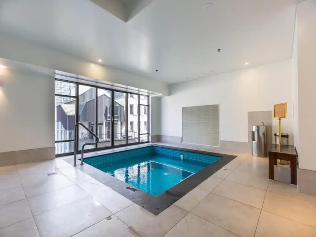 Bright One Bedroom Beauty With Balcony And Unbeatable Views Auckland Dış mekan fotoğraf