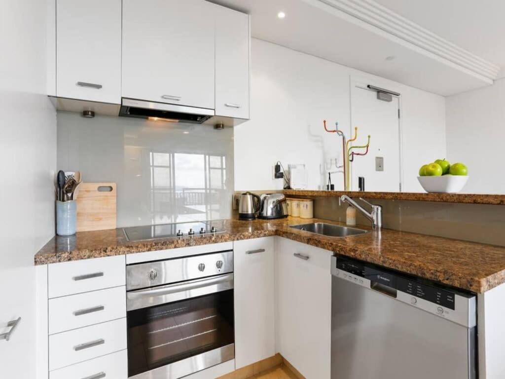 Bright One Bedroom Beauty With Balcony And Unbeatable Views Auckland Dış mekan fotoğraf